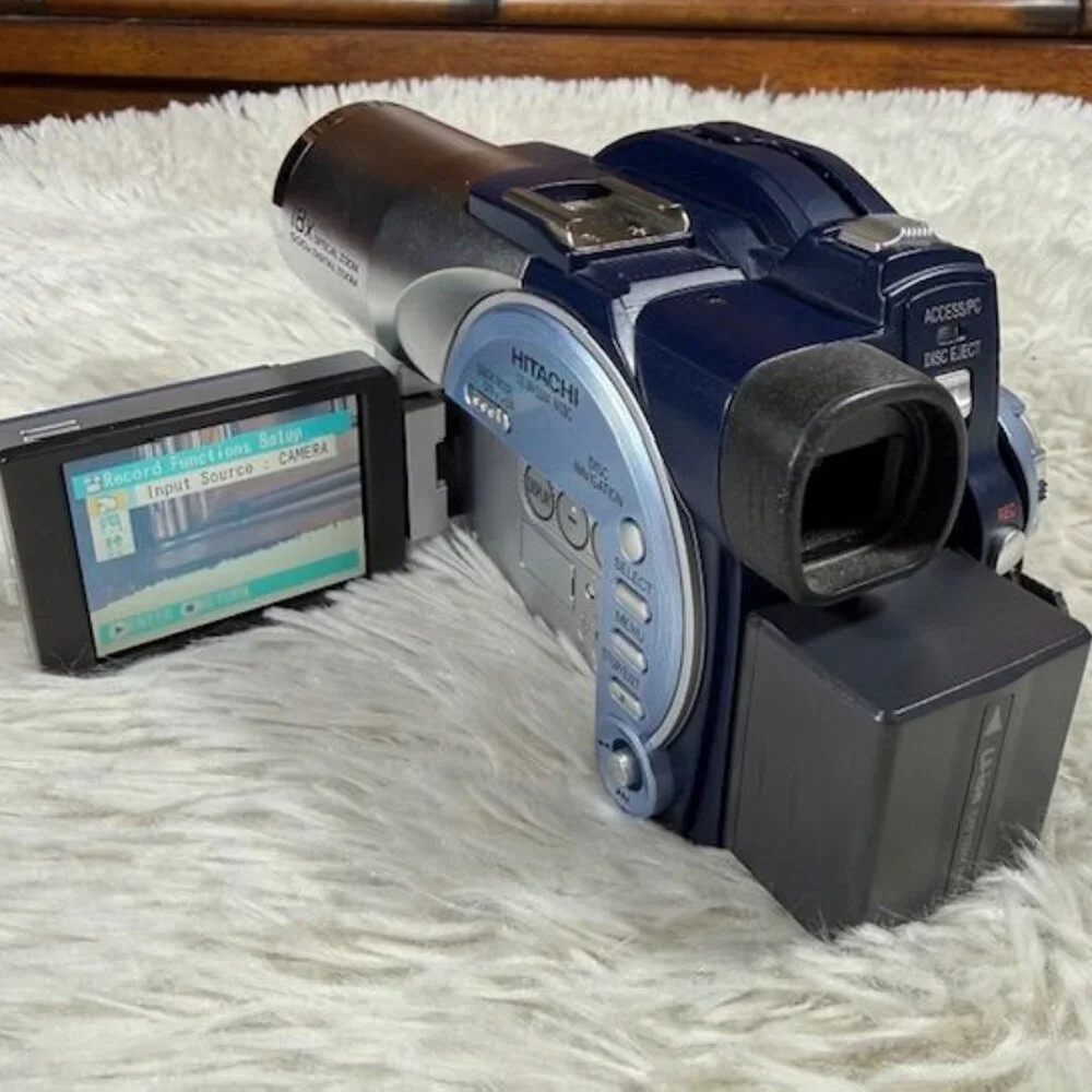 Hitachi DZ-MV550A DVD CAM 18x Optical 500x Digital Zoom Camcorder